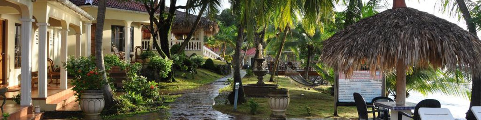 Casa Canada Garden Walkway