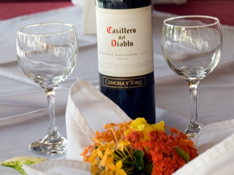 casa_canada_table_setting